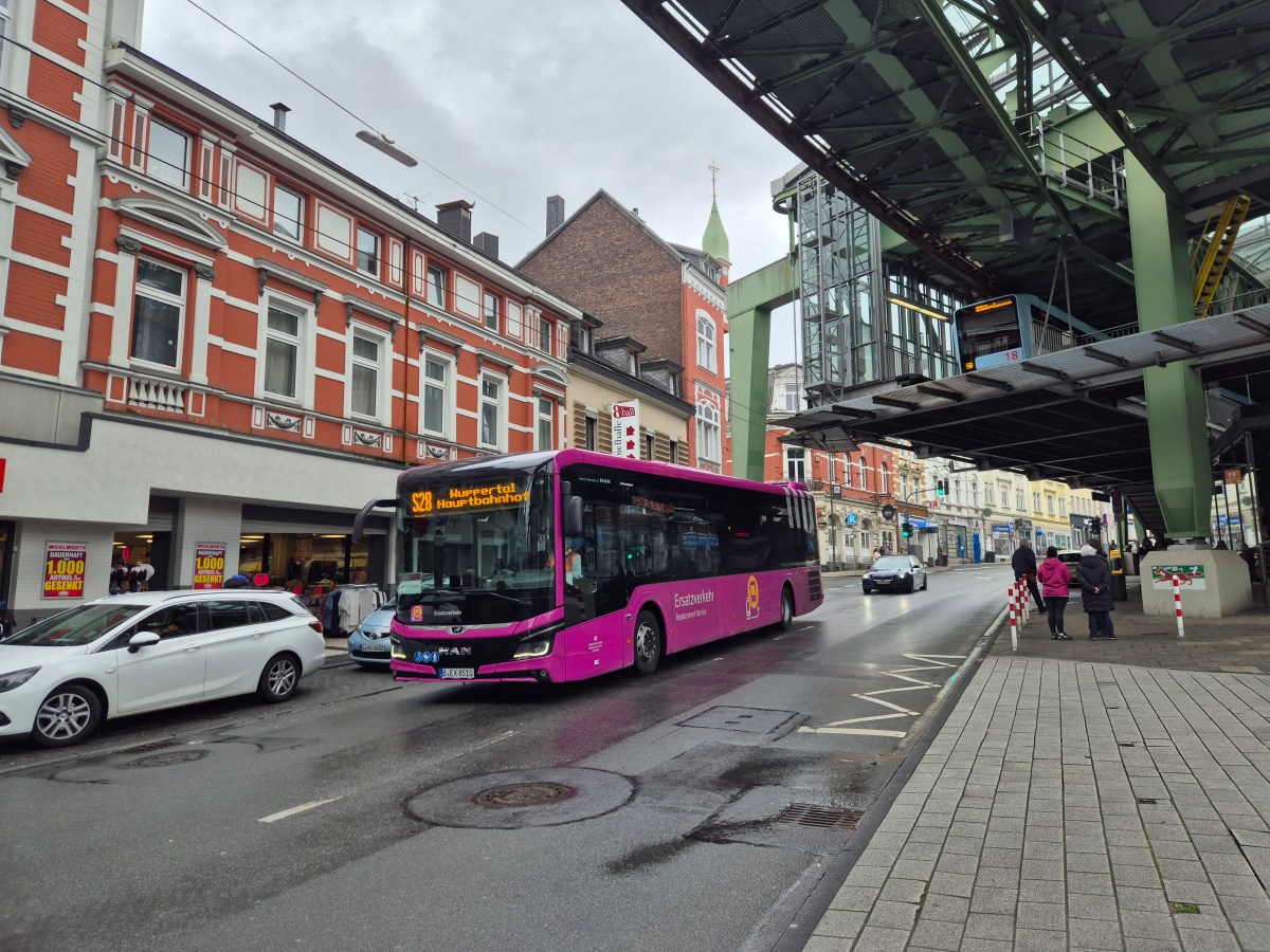 Deutsche Bahn : des bus violets pour préserver l’expérience client pendant les&nbsp;chantiers